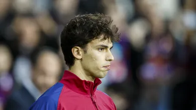 Barcelona anuncia sa&iacute;da de tr&ecirc;s jogadores, mas se arrepende minutos depois