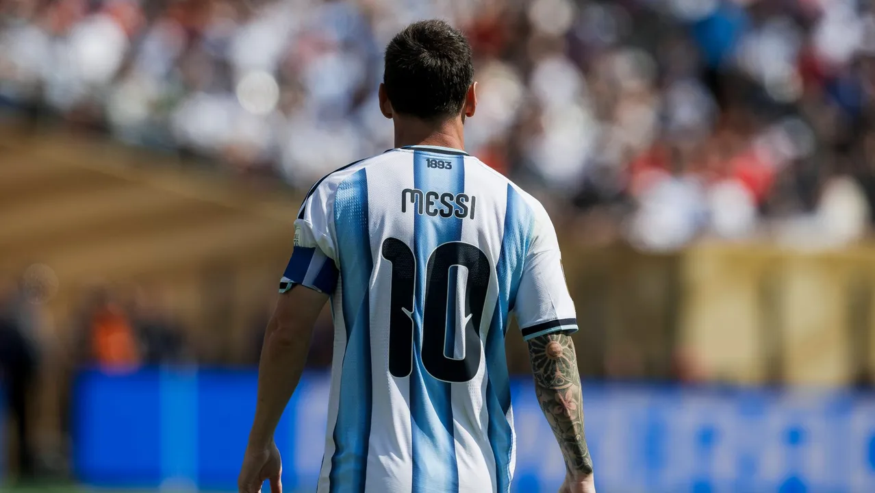 Por que nenhum jogador da Argentina vai usar a camisa 10 de Messi nos próximos dois amistosos?