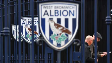 Quatro jogadores do West Brom s&atilde;o acusados de &ldquo;roubar t&aacute;xi em McDonald&rsquo;s&rdquo; durante viagem &agrave; Espanha