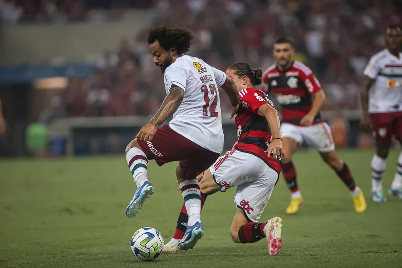 No meio, Marcelo tentou muito, mas viu atua&ccedil;&atilde;o ruim do Fluminense na primeira etapa - Foto: MARCELO GON&Ccedil;ALVES / FLUMINENSE FC