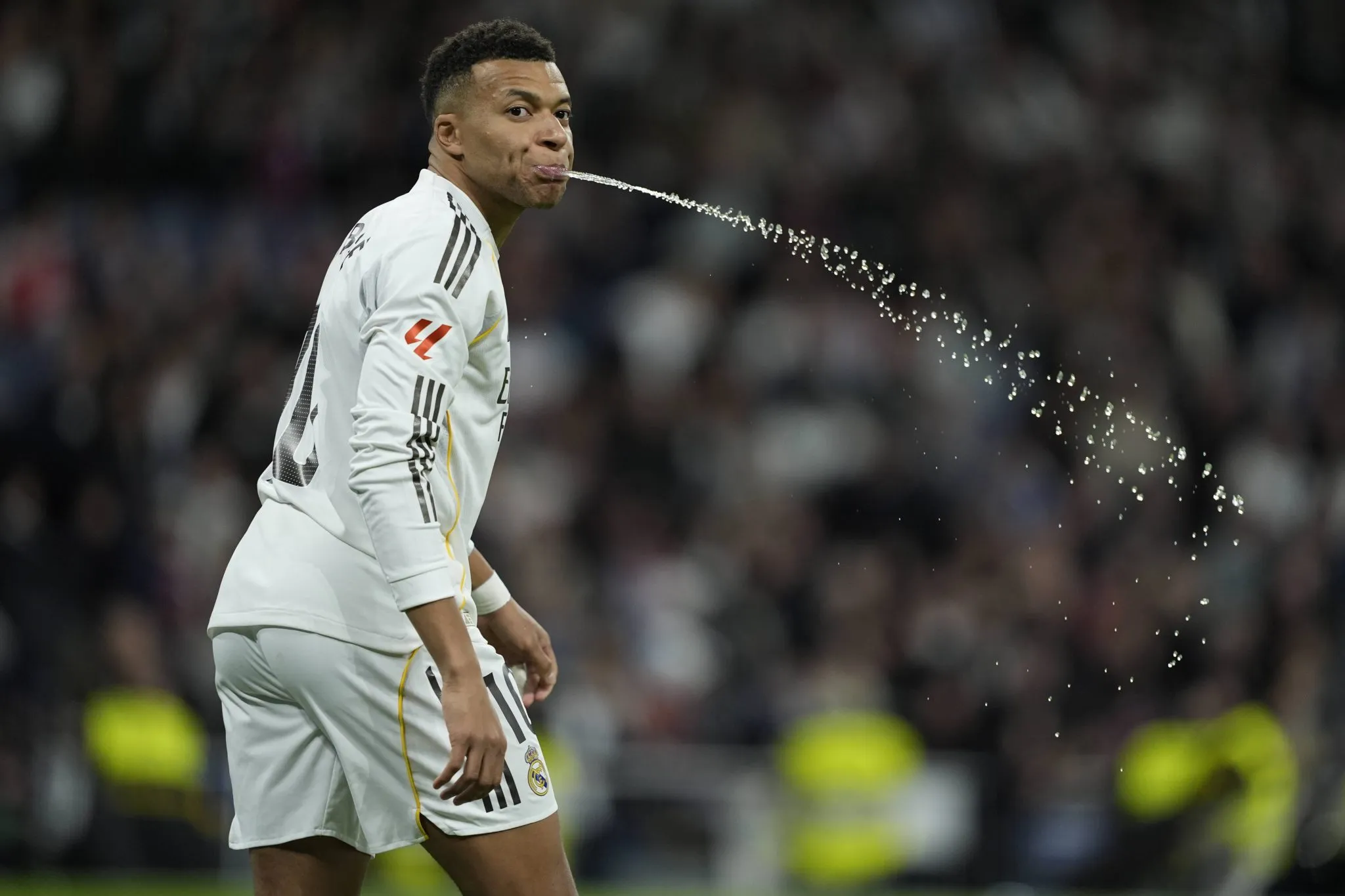 &lsquo;Na aus&ecirc;ncia de Mbapp&eacute;, ele assume o protagonismo no Real Madrid&rsquo;