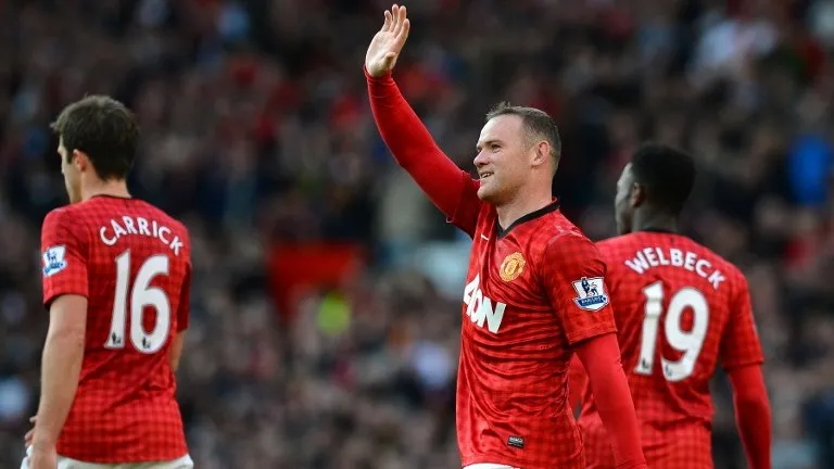 Rooney comanda a virada e United aumenta a vantagem