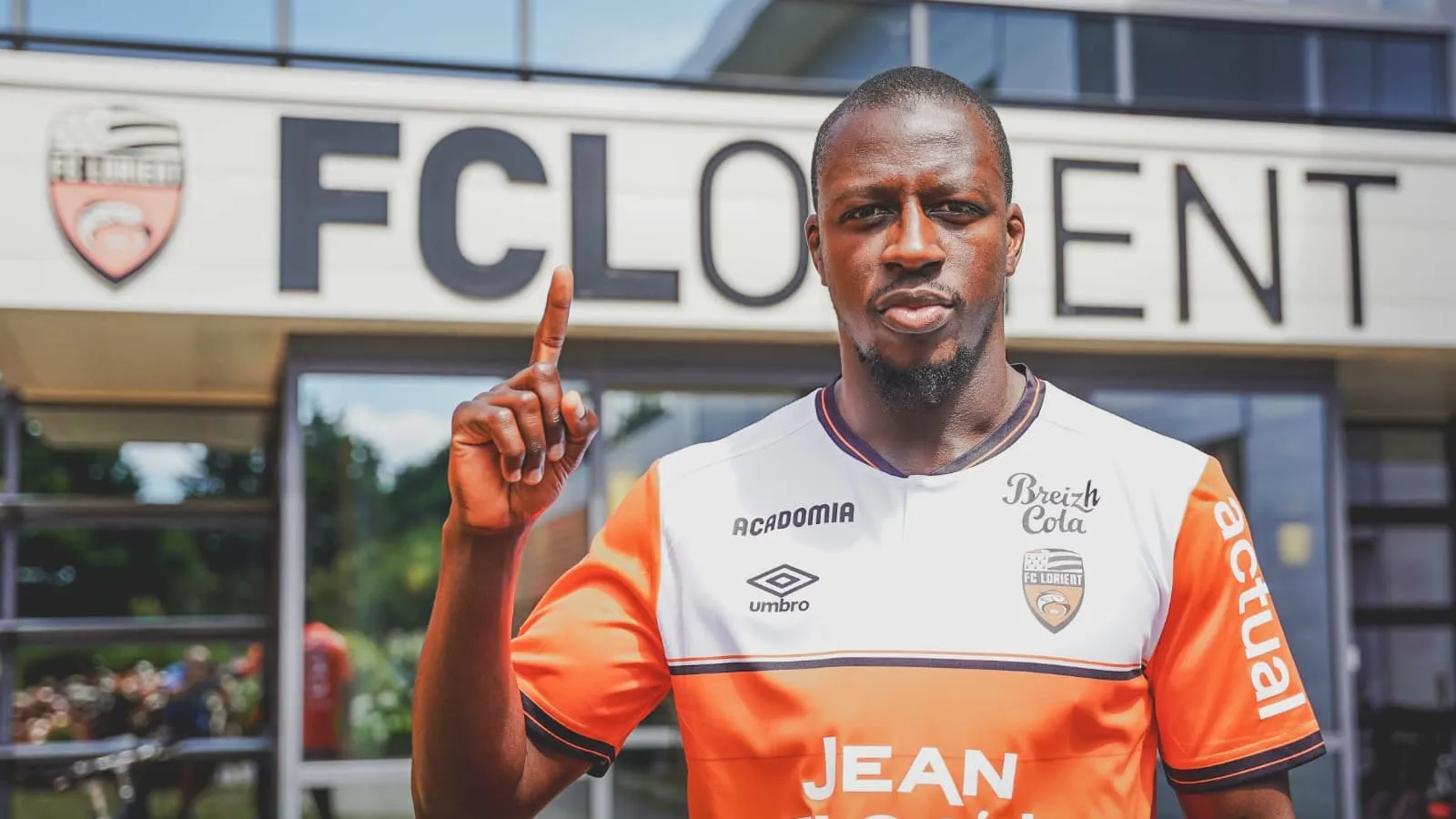 Benjamin Mendy ter&aacute; clube para recome&ccedil;ar ap&oacute;s ser absolvido das acusa&ccedil;&otilde;es de estupro