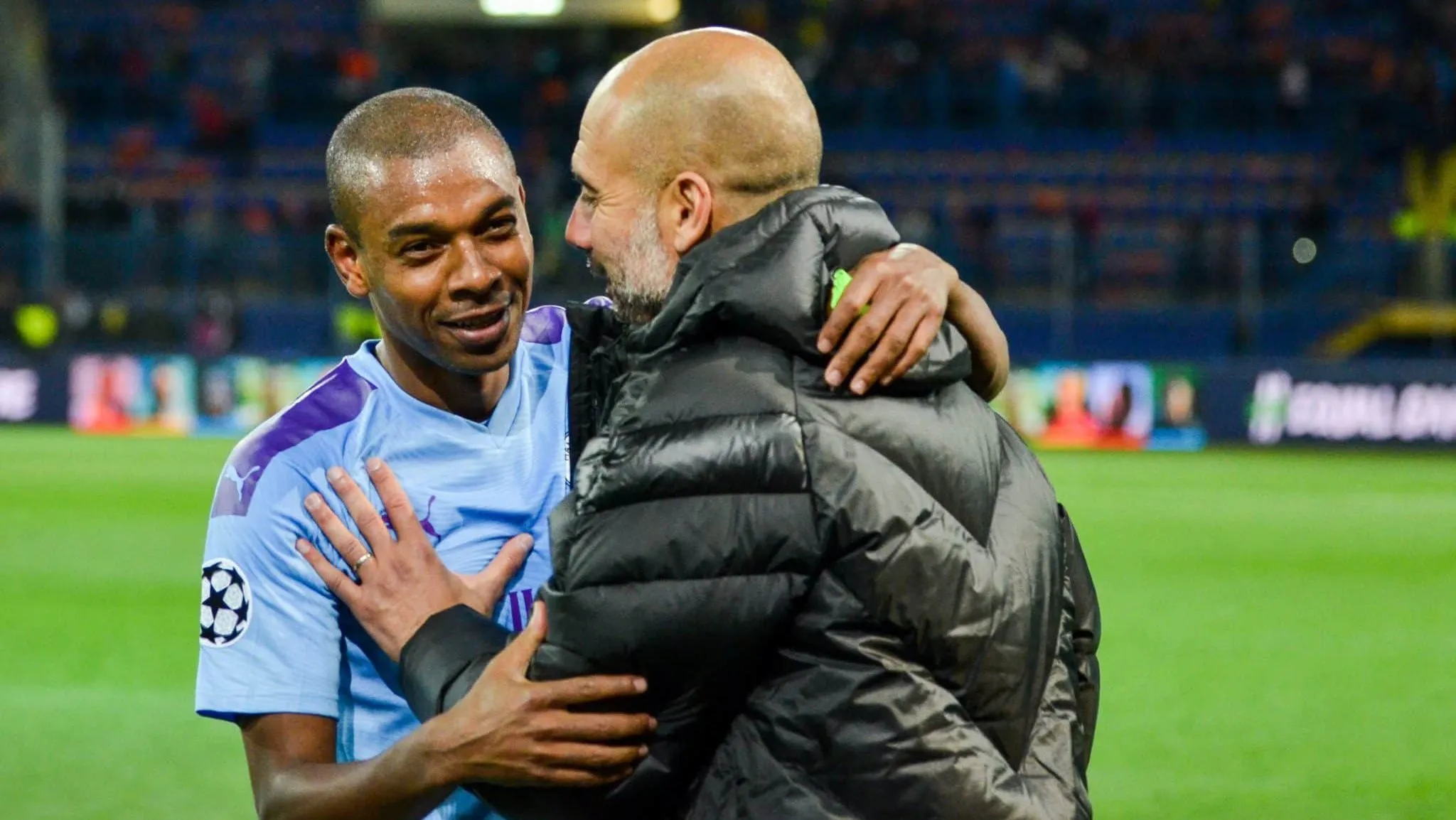 Fernandinho pode voltar ao Manchester City a convite de Guardiola
