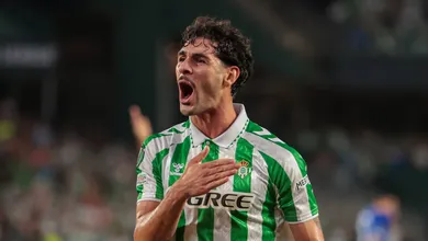 Vitor Roque e ex-Inter brilham pelo Betis, que derruba &uacute;ltimo invicto de La Liga
