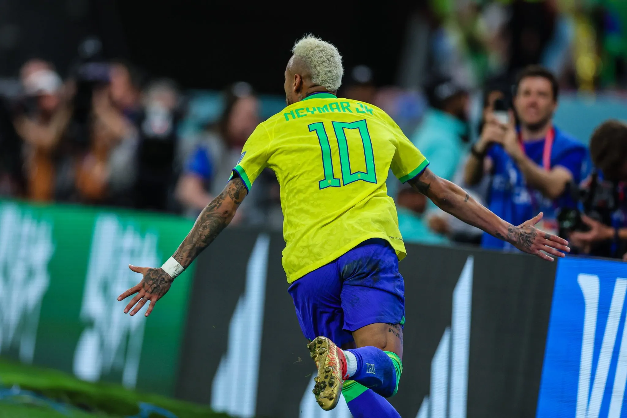 Neymar foi o camisa 10 do Brasil nas &uacute;ltimas tr&ecirc;s Copas do Mundo
