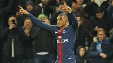 Enquanto a batata assa nos bastidores, Mbapp&eacute; continua aliviando o PSG em campo: mais um belo gol