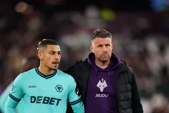 Gol de bicicleta e &lsquo;apag&atilde;o&rsquo;: Wolves de Andr&eacute; e Jo&atilde;o Gomes sofrem derrota que pode cravar rebaixamento