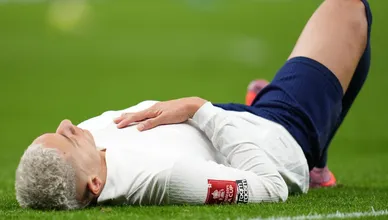 Richarlison sofre les&atilde;o e substituto n&atilde;o consegue evitar elimina&ccedil;&atilde;o precoce do Tottenham