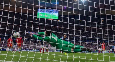 Numa vit&oacute;ria protocolar da Fran&ccedil;a, o goleiro de Andorra teve o gosto de pegar um p&ecirc;nalti de Griezmann
