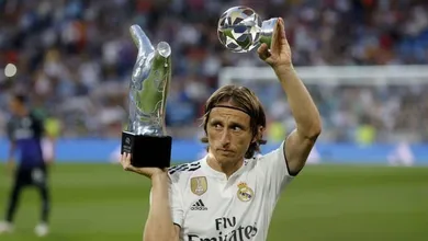 Enquanto Manolas foi ovacionado no Bernab&eacute;u, Modric saiu aos gritos de &ldquo;Bola de Ouro&rdquo;