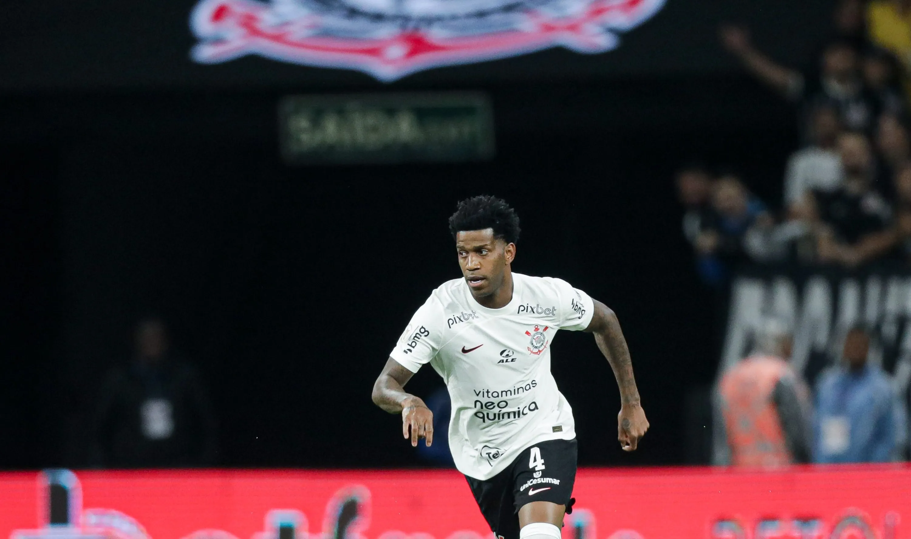 Corinthians, agora com ano encerrado, tem de juntar cacos e ver o que far&aacute; com &iacute;dolos