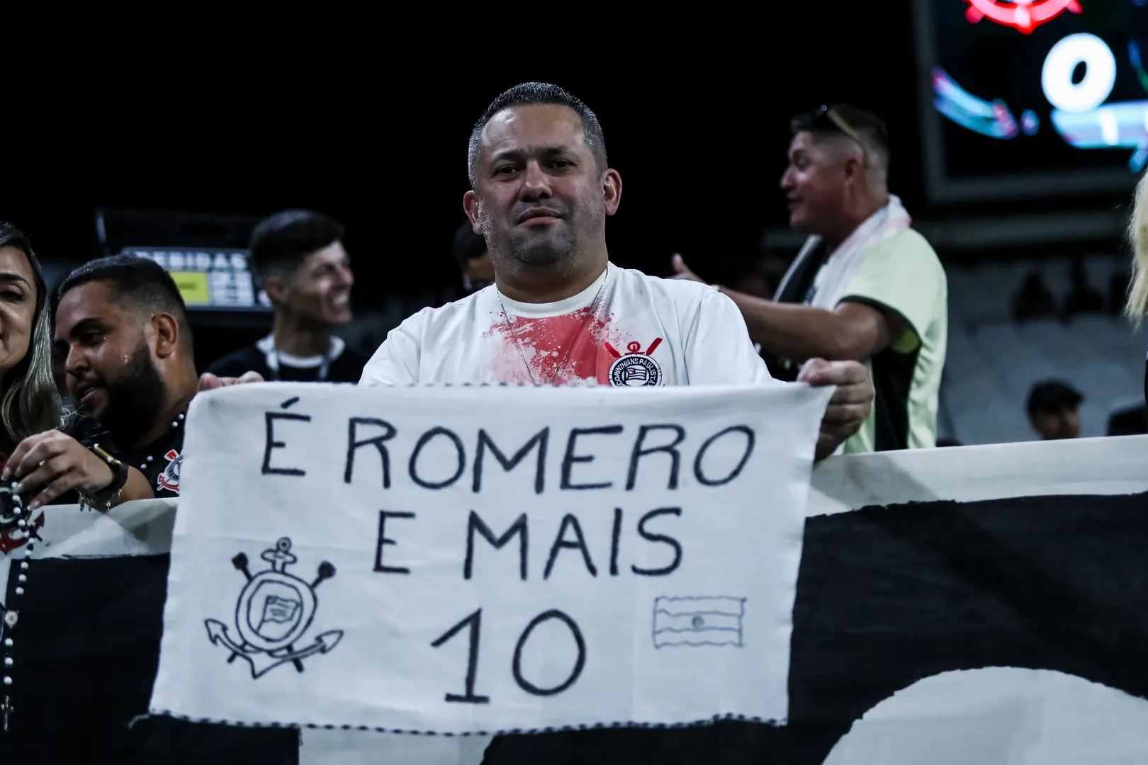 Torcedor j&aacute; havia previsto show do atacante paraguaio antes mesmo da bola rolar 