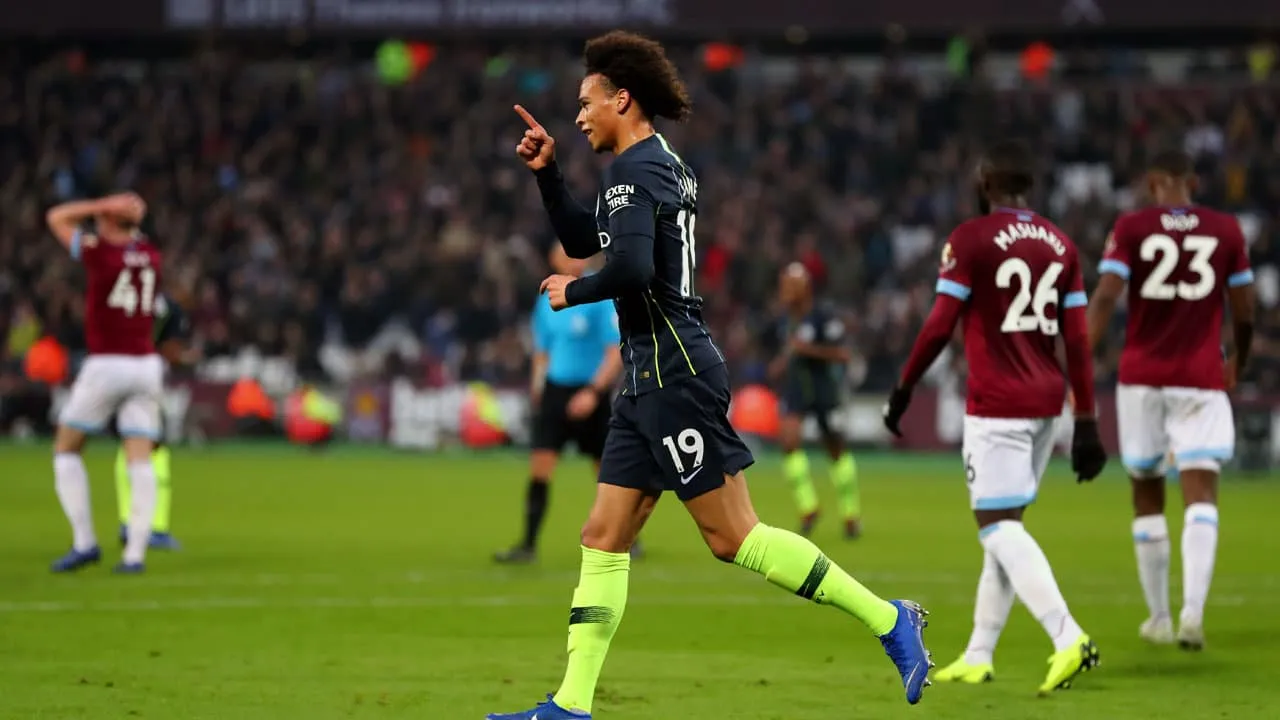 Manchester City, l&iacute;der, sobrou contra o West Ham com direito a gola&ccedil;o de San&eacute;