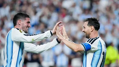 Al&eacute;m de &lsquo;seguran&ccedil;a&rsquo; do Messi: De Paul afasta d&uacute;vidas e continua decisivo na Argentina