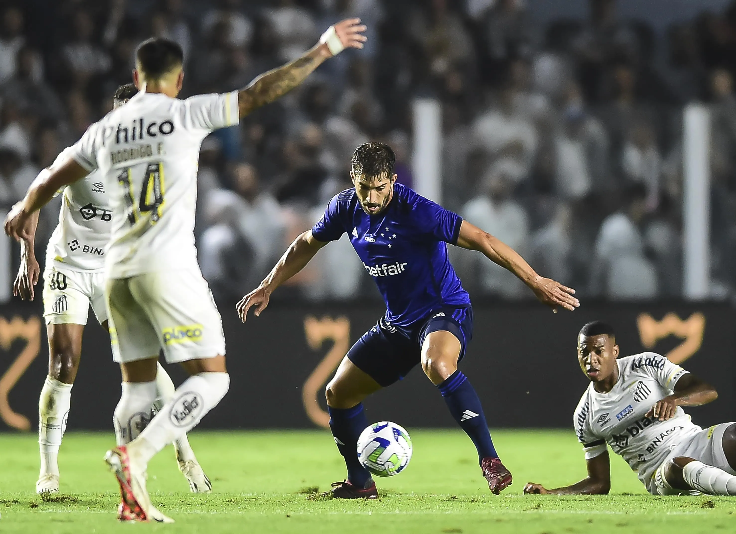 Santos tem nova atua&ccedil;&atilde;o melanc&oacute;lica e v&ecirc; Cruzeiro vencer por 3 a 0 na Vila Belmiro