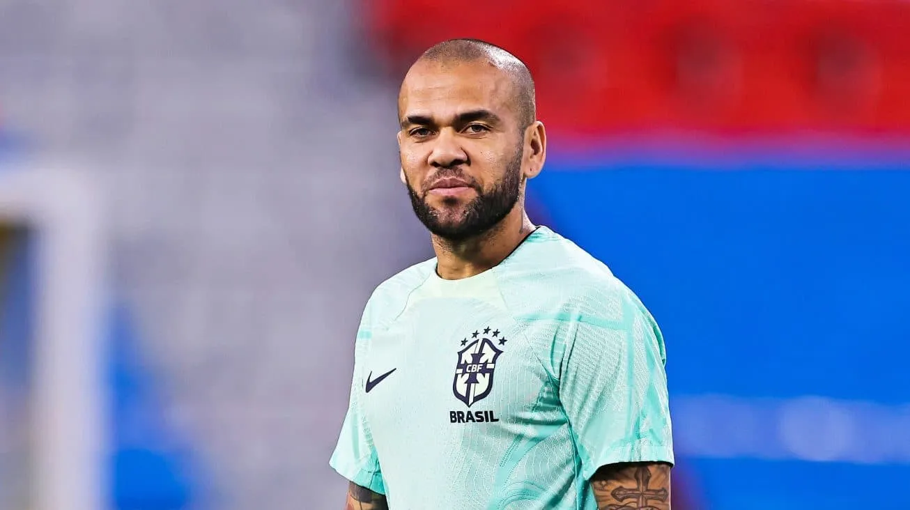 &lsquo;Daniel Alves do futebol&rsquo; &eacute; o mesmo que est&aacute; preso pelo estupro de uma mulher