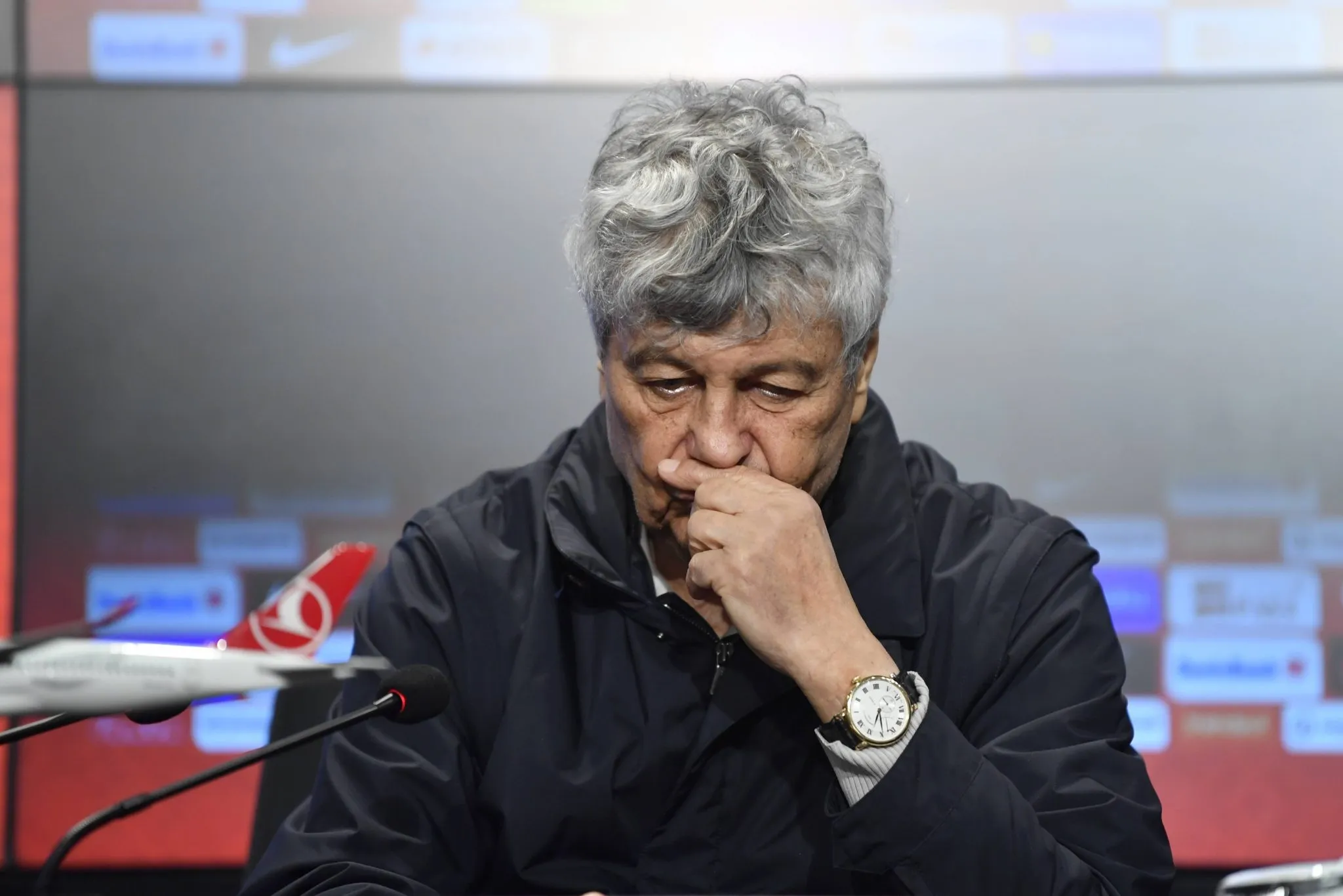 Lucescu comandando a sele&ccedil;&atilde;o romena 