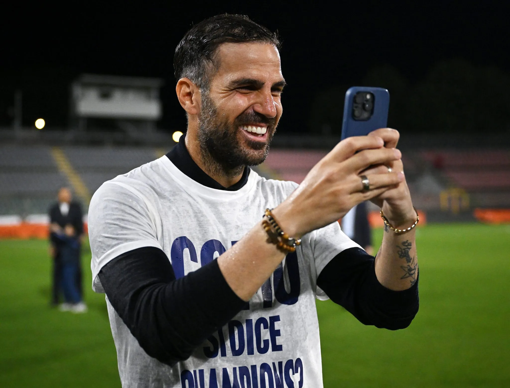 F&agrave;bregas comemora classifica&ccedil;&atilde;o do Como &agrave; Champions League 