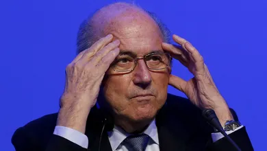 O que mudou nos &uacute;ltimos dias para o reeleito Blatter renunciar &agrave; presid&ecirc;ncia da Fifa?