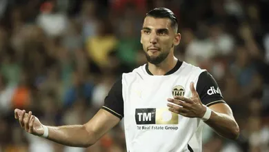 Por que o Botafogo tenta a contrata&ccedil;&atilde;o de atacante que est&aacute; fora dos planos do Sevilla?