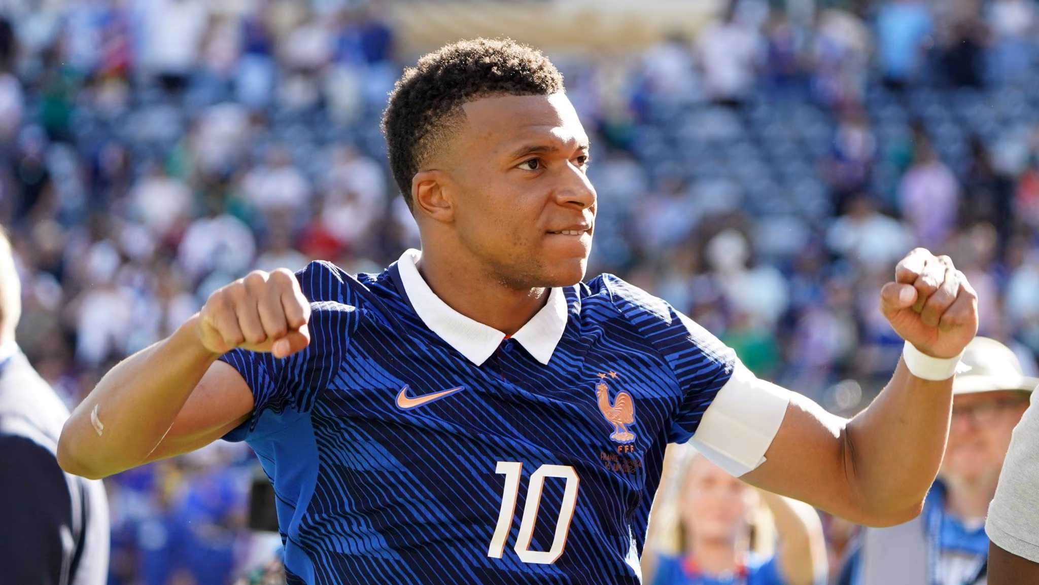 Kylian Mbapp&eacute; comemora gol da Fran&ccedil;a sobre Senegal (Foto: Imago/Chai v.d. Laage)