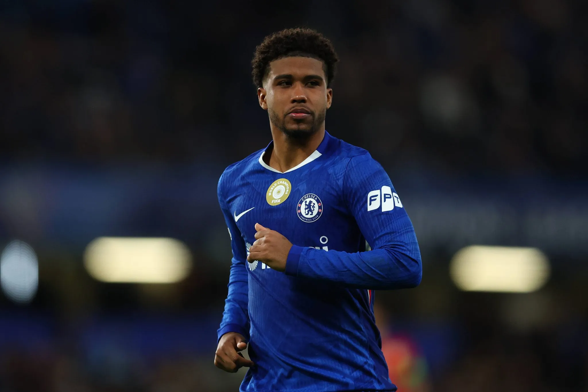 Andrey Santos em jogo do Chelsea na &uacute;ltima temporada