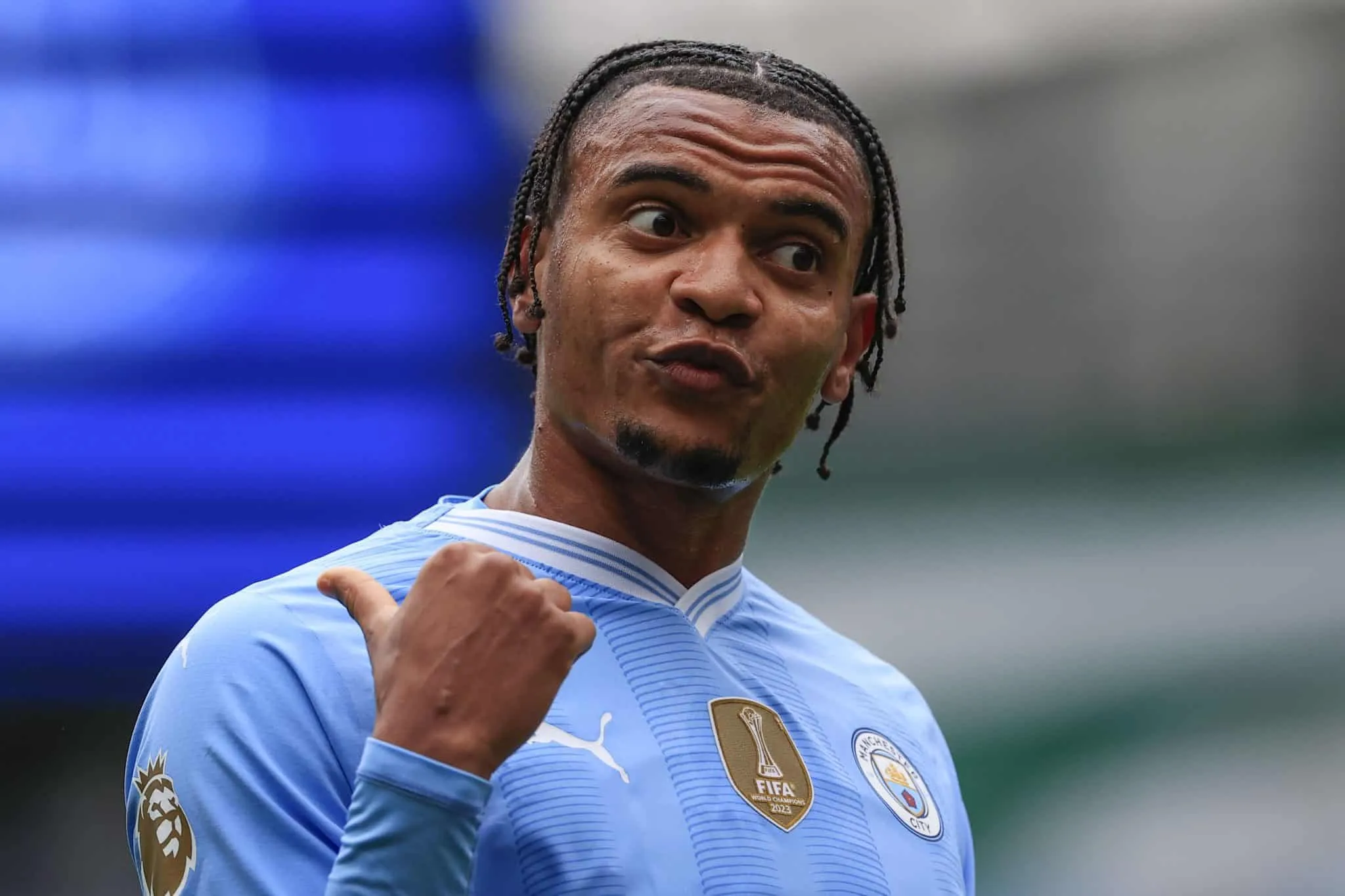 Akanji sabe que o City vacilou contra o Arsenal, mas mandou recado &agrave; arbitragem