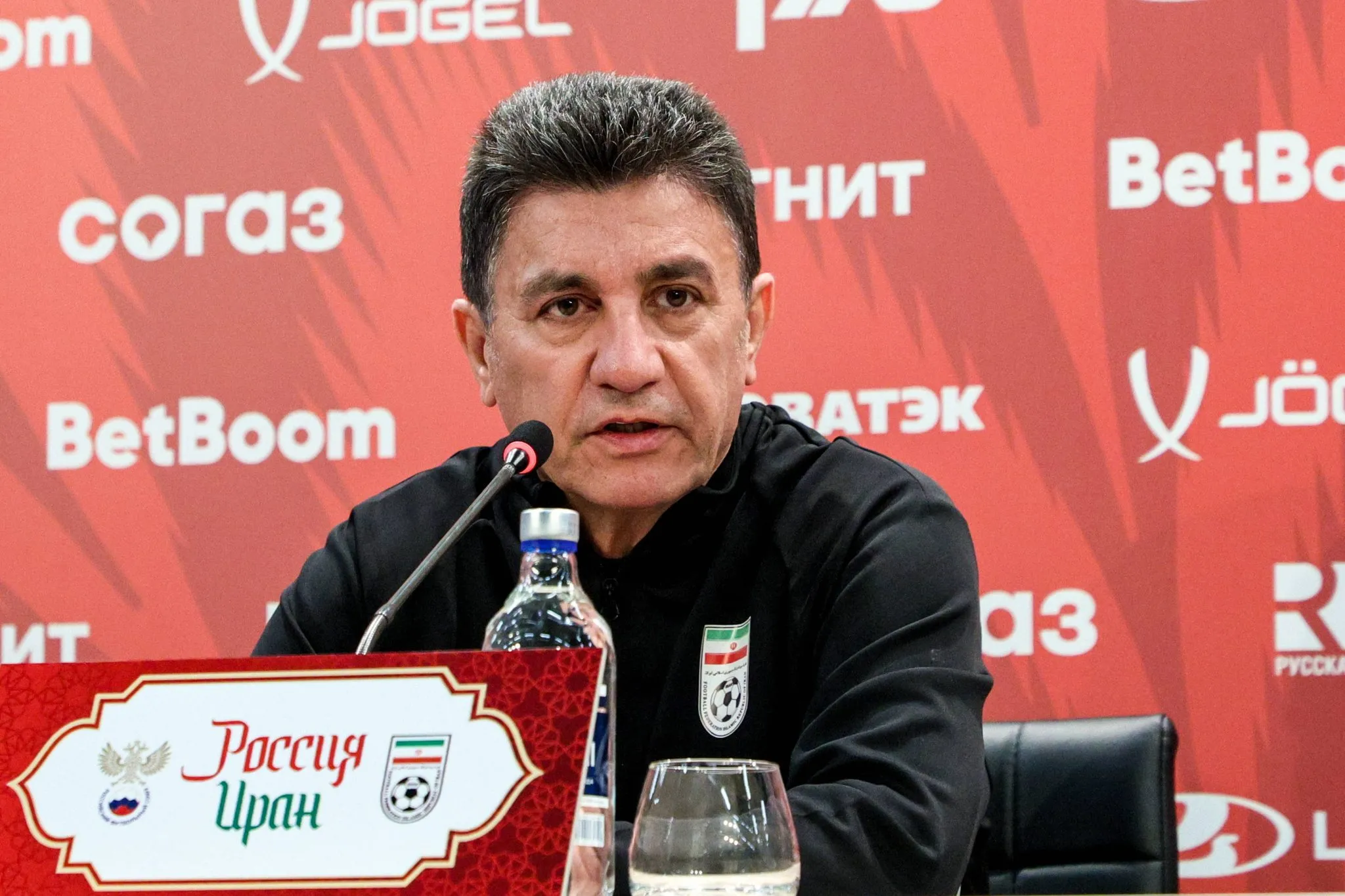 T&eacute;cnico da sele&ccedil;&atilde;o do Ir&atilde; responde sobre participa&ccedil;&atilde;o na Copa do Mundo
