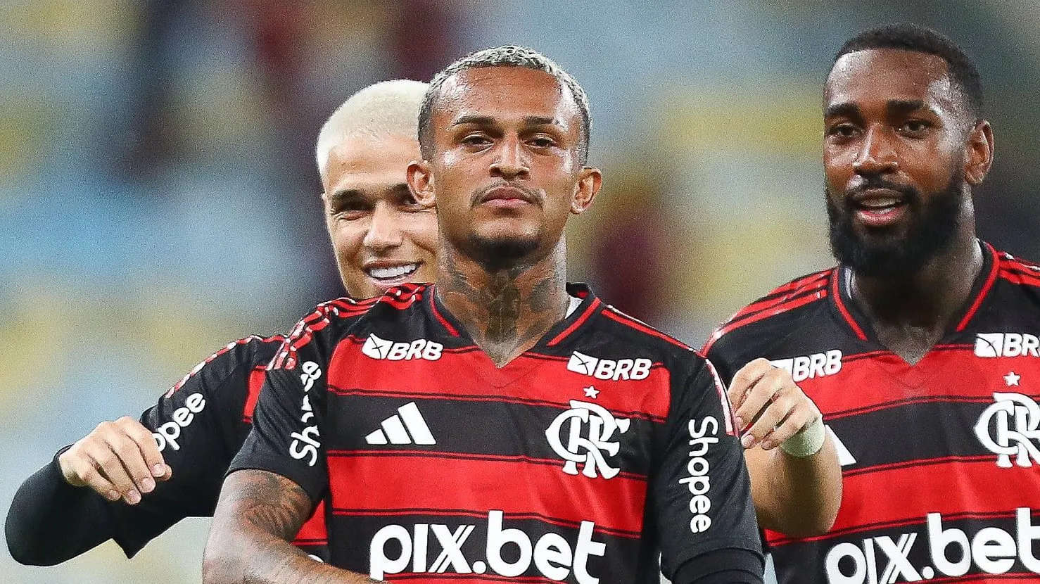 Sob olhares de Dorival, Wesley inicia vit&oacute;ria do Flamengo, mas Fluminense deixa final aberta