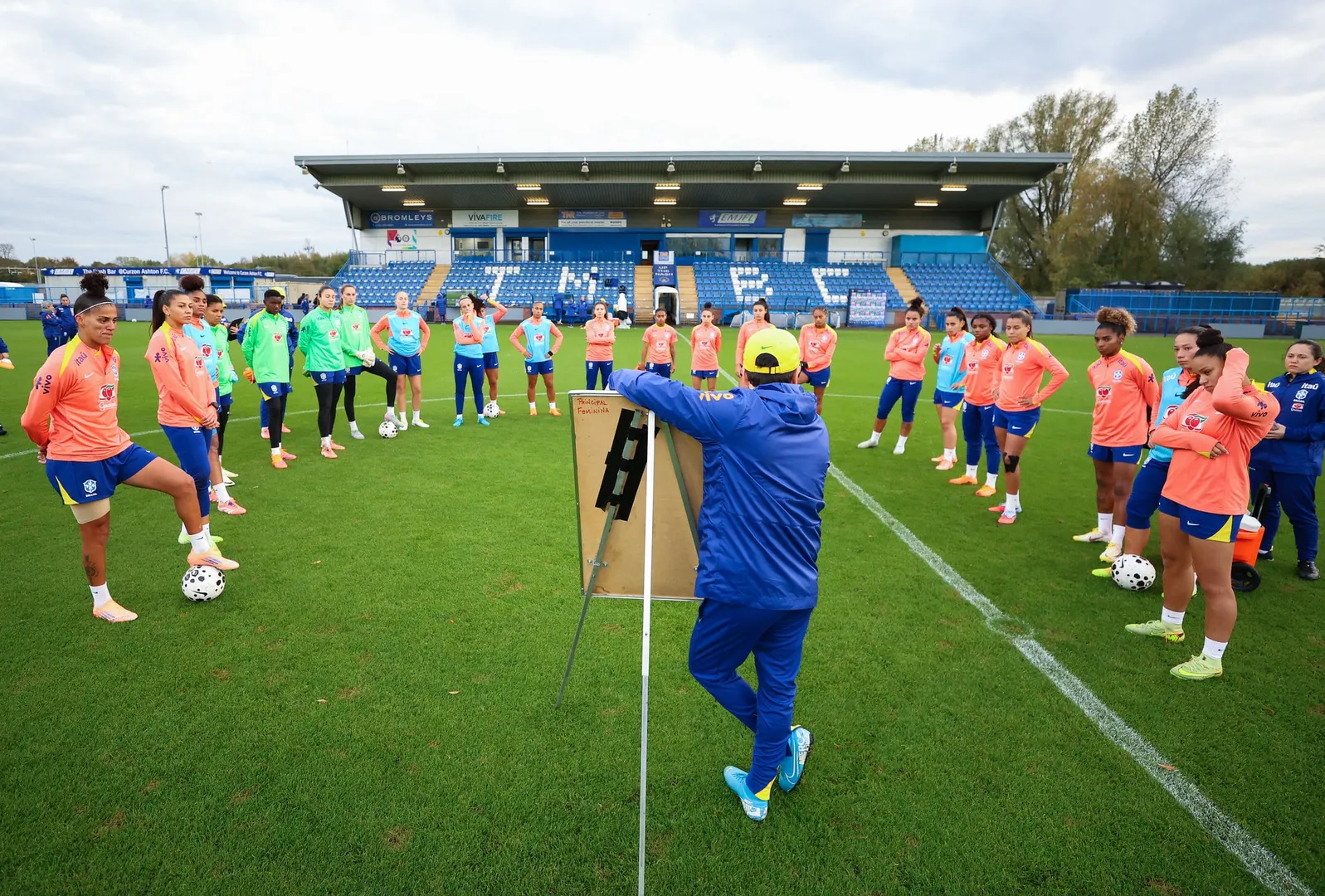 Sele&ccedil;&atilde;o Brasileira em prepara&ccedil;&atilde;o para amistosos contra Inglaterra e It&aacute;lia (Foto: L&iacute;via Villas Boas / CBF)