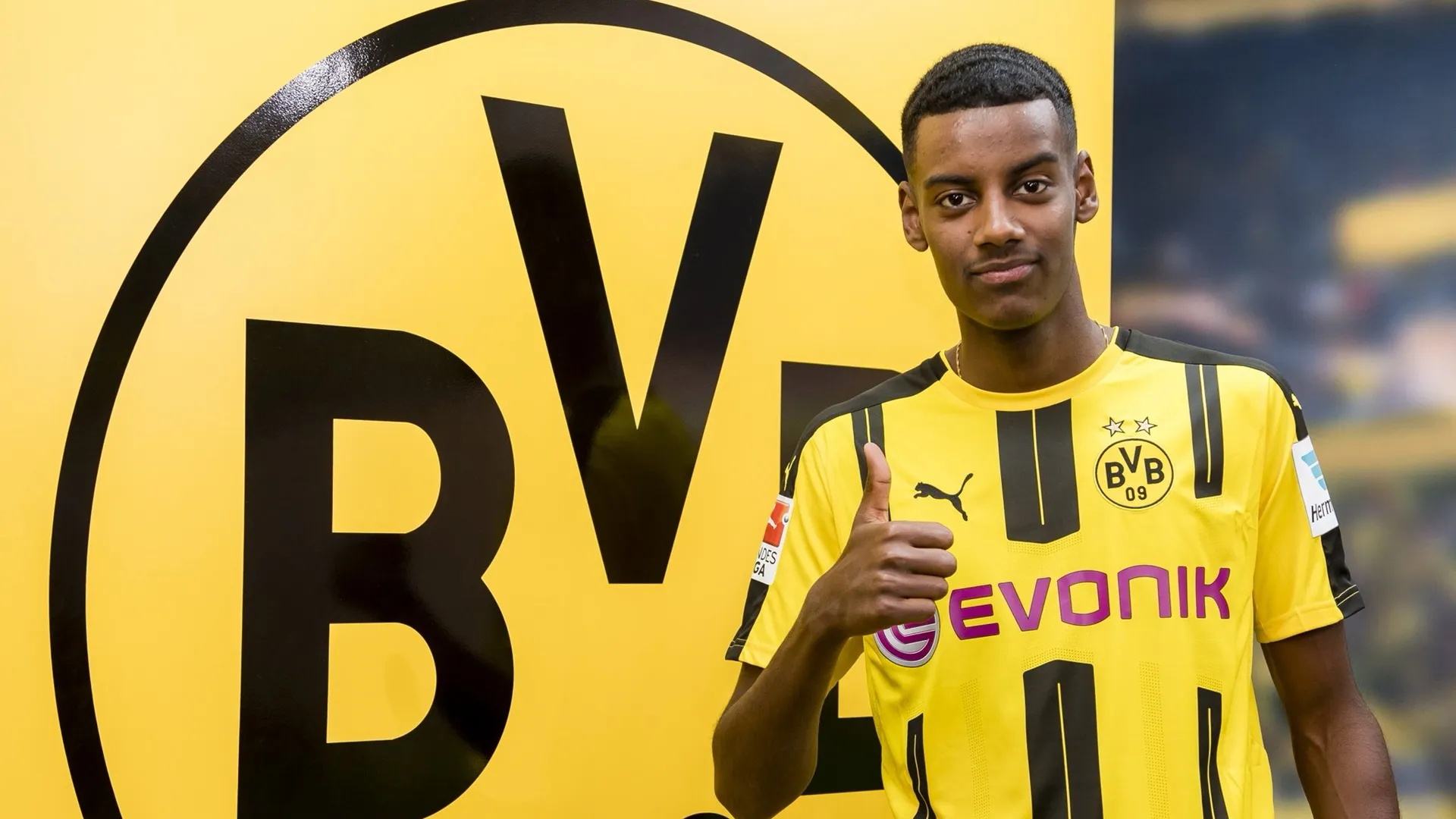 Quem &eacute; Alexander Isak, a promessa sueca que &eacute; o novo refor&ccedil;o do Borussia Dortmund