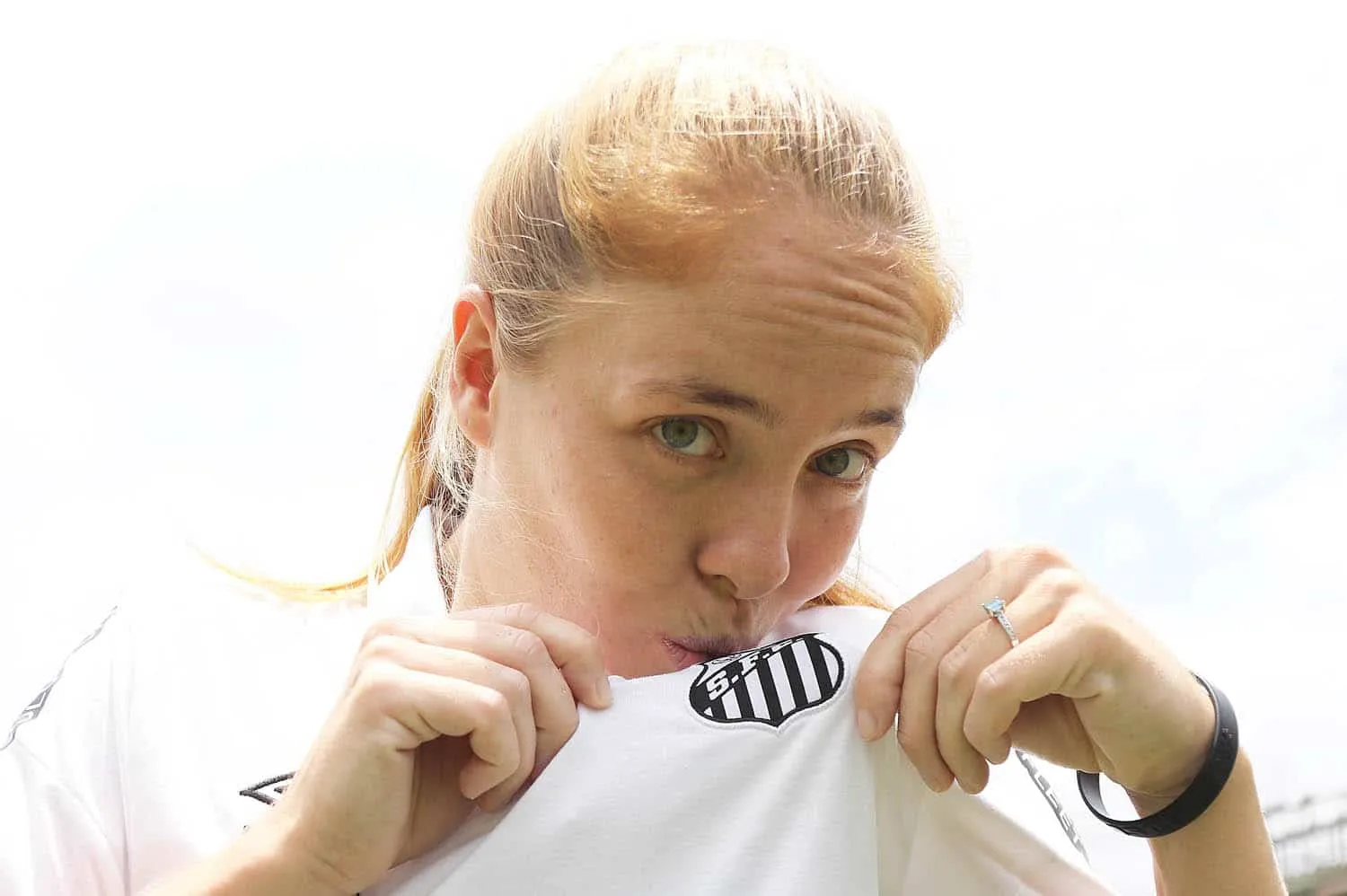 Uma das maiores jogadoras da hist&oacute;ria do Santos pausa carreira para ser m&atilde;e