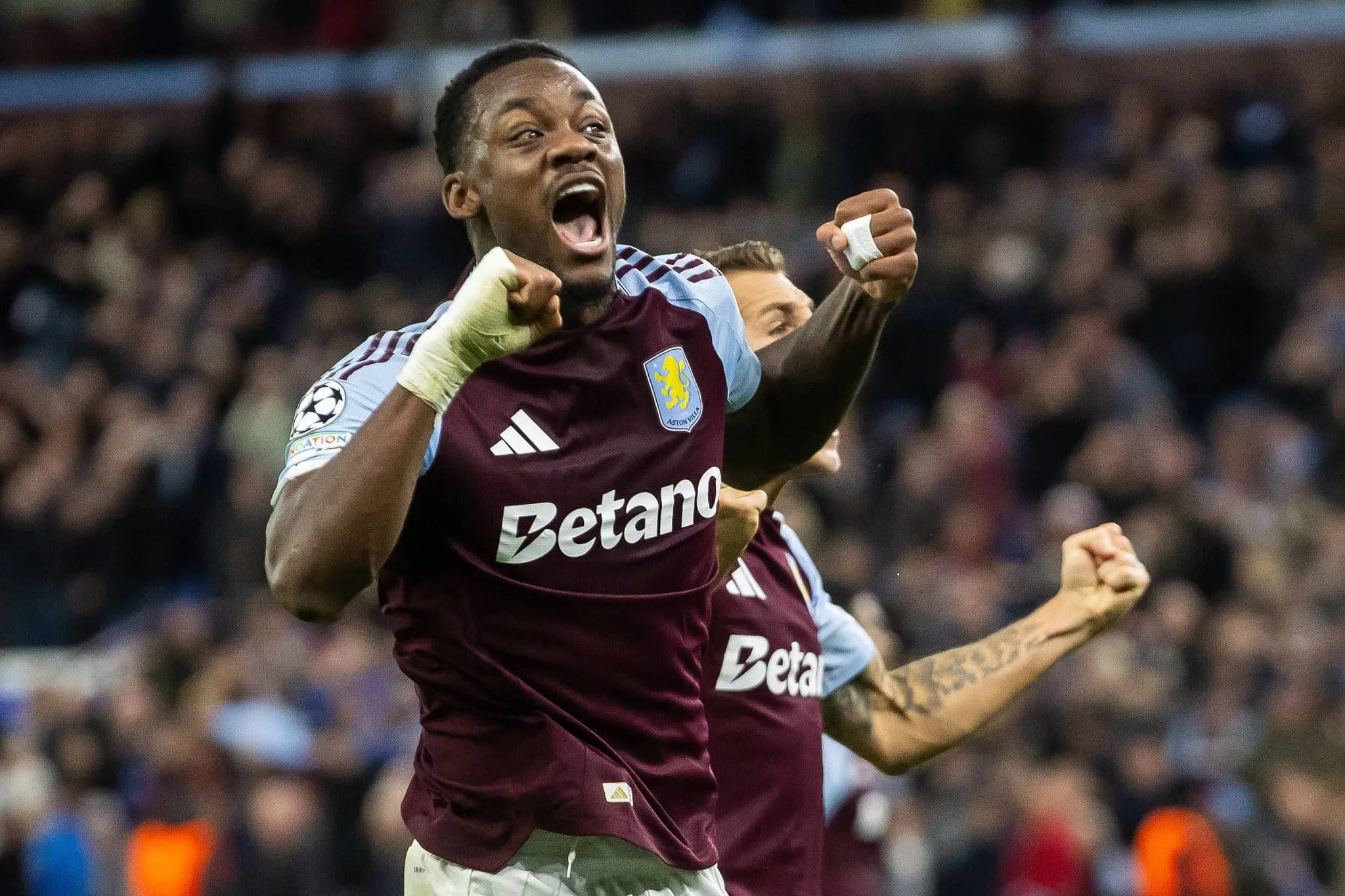 Aston Villa renova com &lsquo;super reserva&rsquo; da Premier League 2024/25