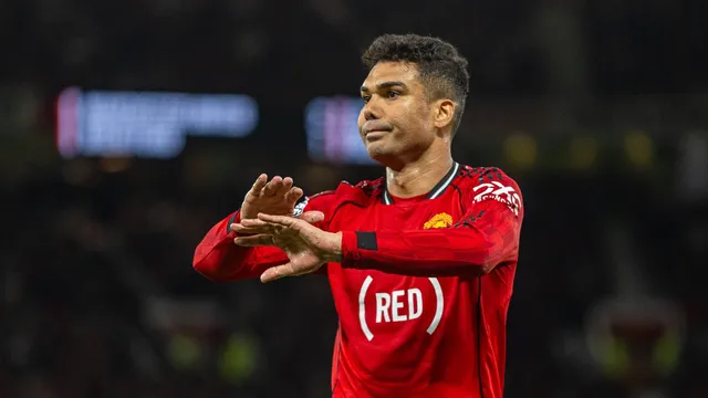 &lsquo;Foi prematura&rsquo;: Carragher se corrige ap&oacute;s declara&ccedil;&atilde;o forte sobre Casemiro no Manchester United