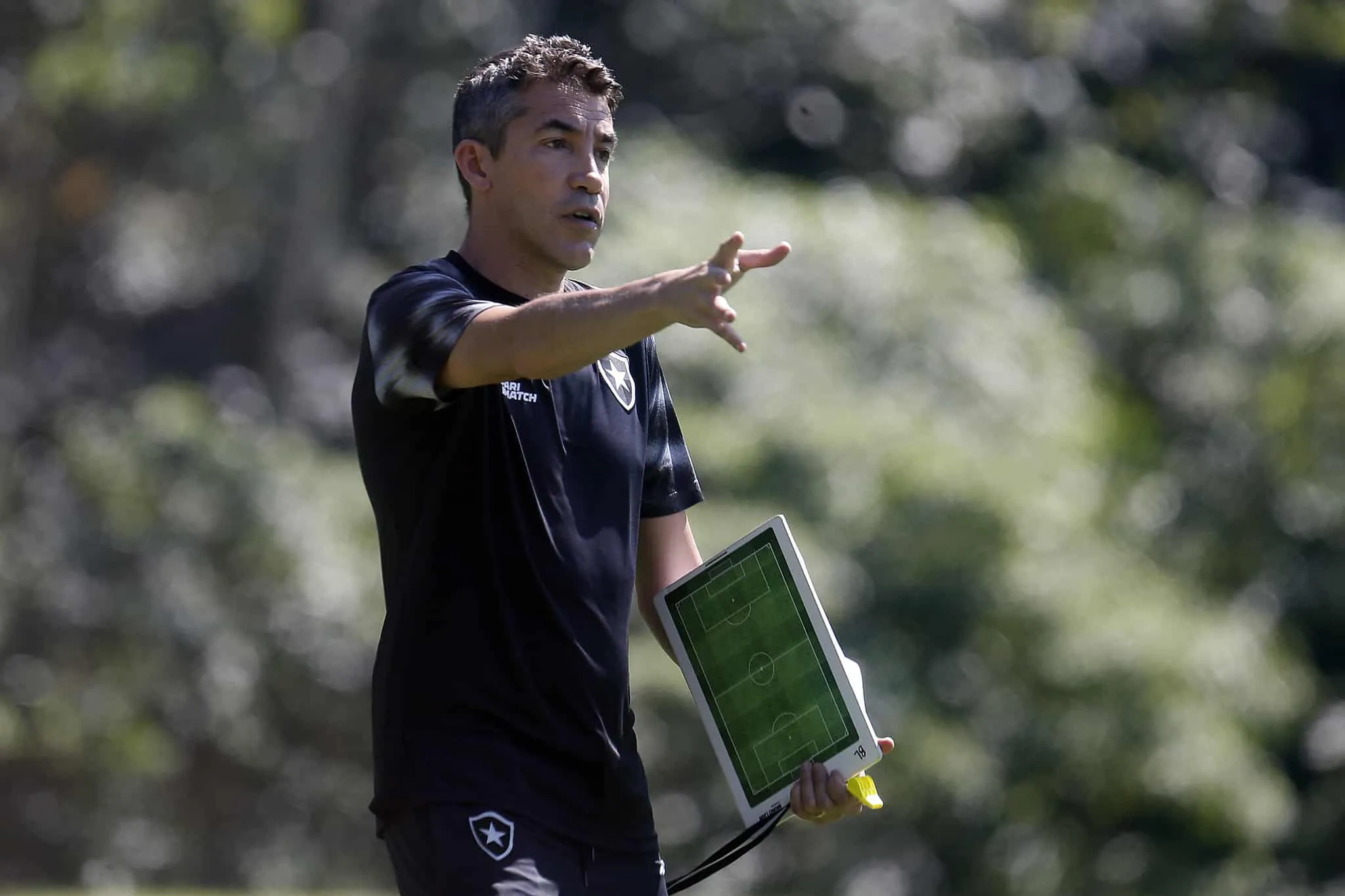 Sinal de alerta? Botafogo tem in&iacute;cio de returno ruim e advers&aacute;rios diminuem dist&acirc;ncia