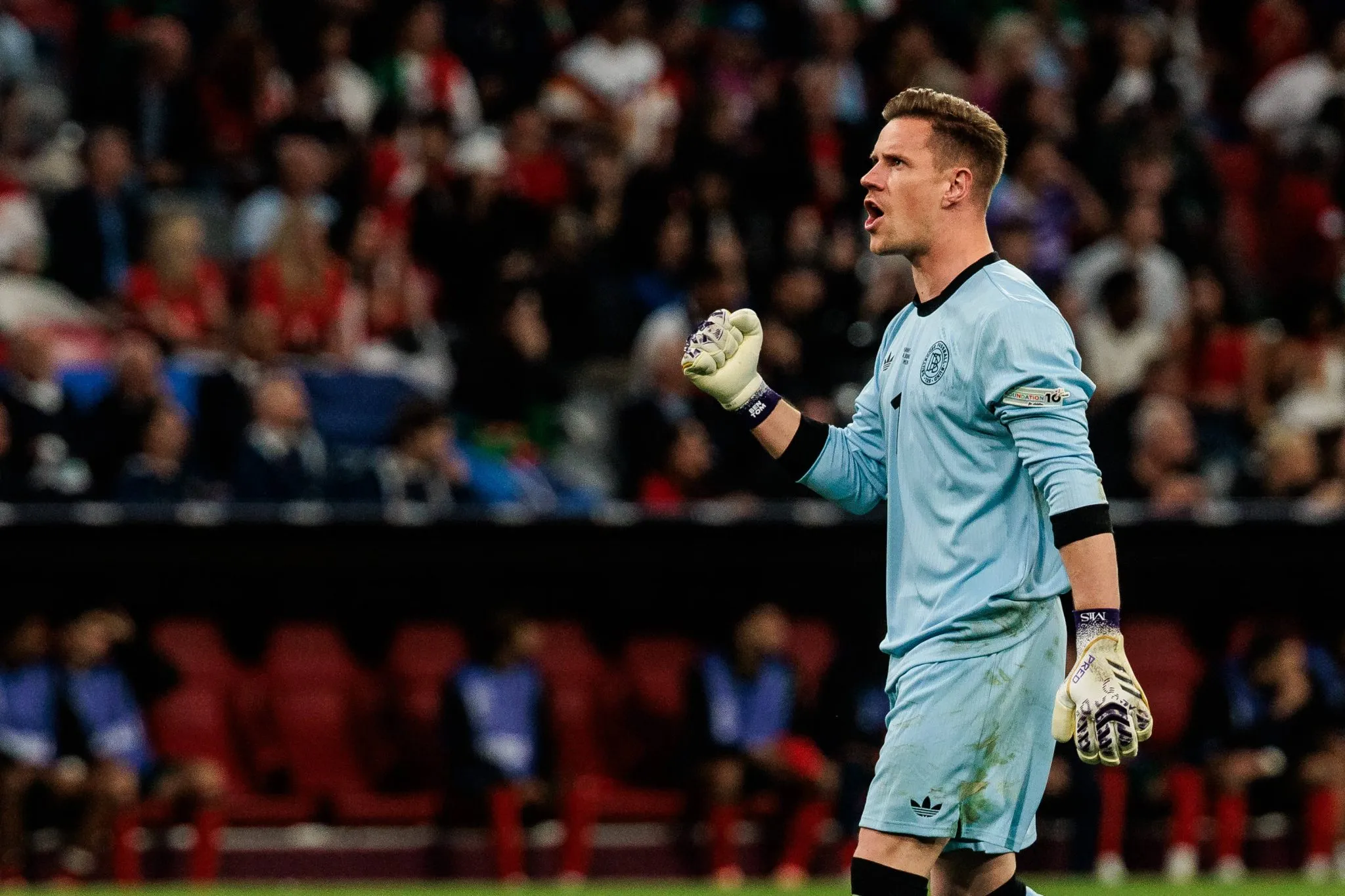 Ter Stegen est&aacute; emprestado ao Girona