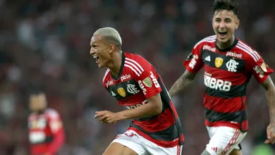 A garotada fez toda a diferen&ccedil;a para o Flamengo bater o Racing e ficar bem perto das oitavas