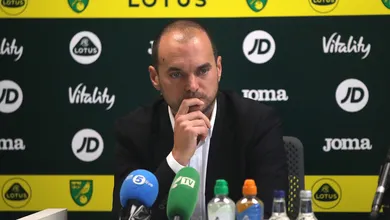 &lsquo;Alternativa era pris&atilde;o&rsquo;: ex-diretor do Liverpool ofende jogadores negros