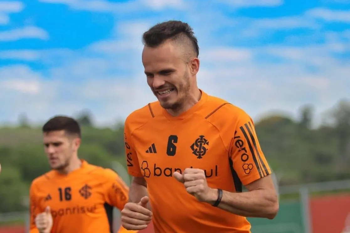 Prov&aacute;vel retorno de Ren&ecirc; no pr&oacute;ximo jogo &eacute; um dos raros motivos para torcedor do Internacional sorrir