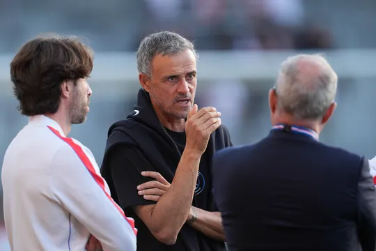 PSG faz primeira oferta de renova&ccedil;&atilde;o a astro em grande fase