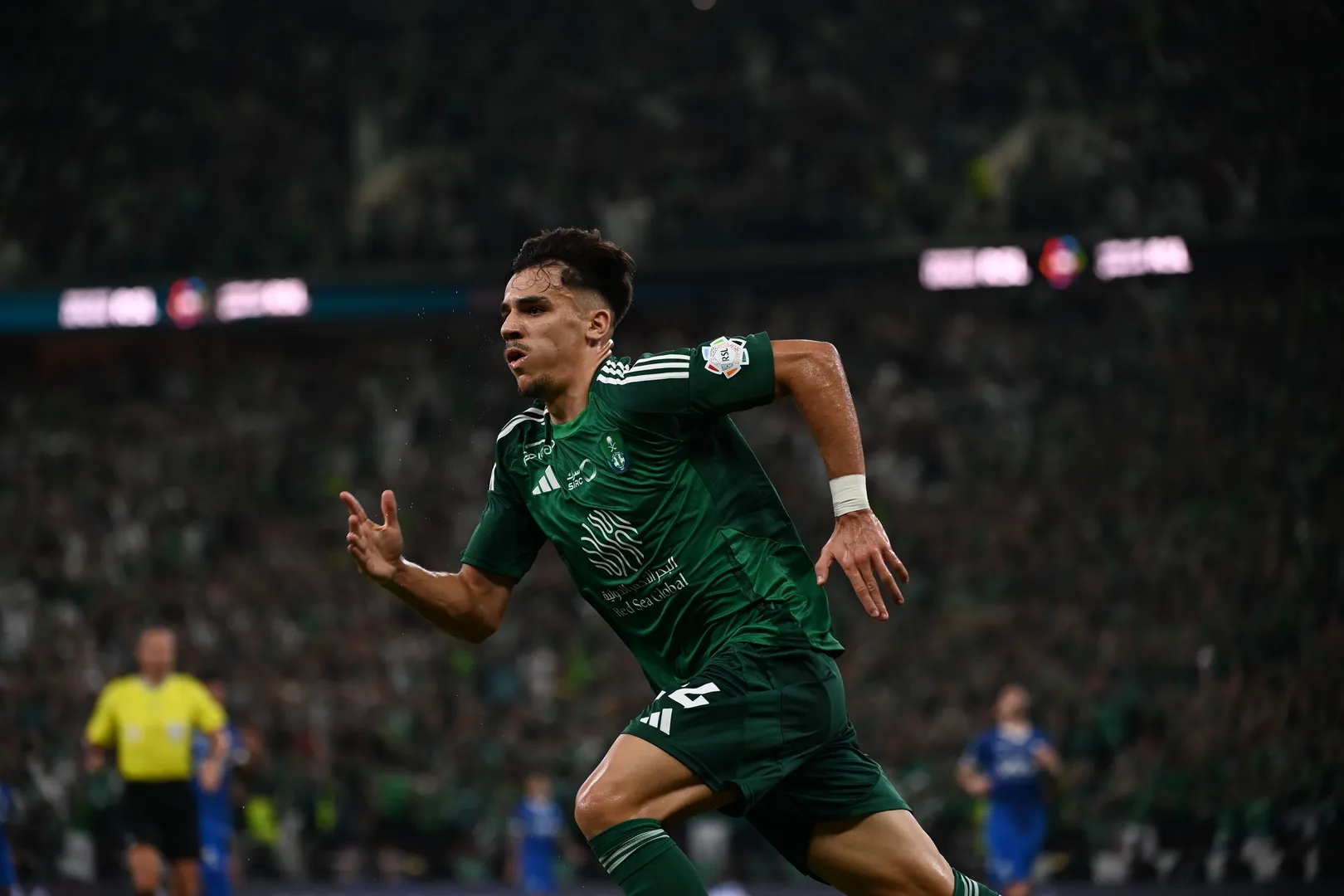 Gabri Veiga celebra gol pelo Al-Ahli