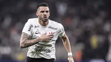 Tida como certa, renova&ccedil;&atilde;o de Renato Augusto vira inc&oacute;gnita com Mano Menezes no Corinthians