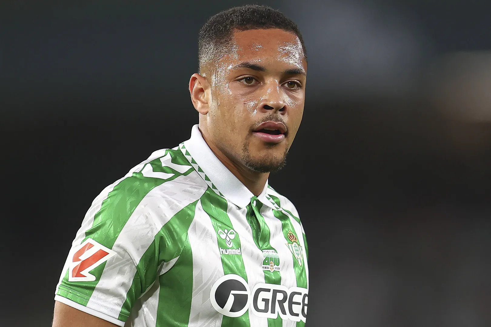 O centroavante brasileiro Vitor Roque em jogo do Betis (Foto: Imago)