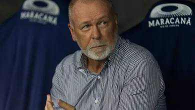 Ap&oacute;s erro em aposta com Quinteros, Gr&ecirc;mio busca seguran&ccedil;a ao avan&ccedil;ar por Mano