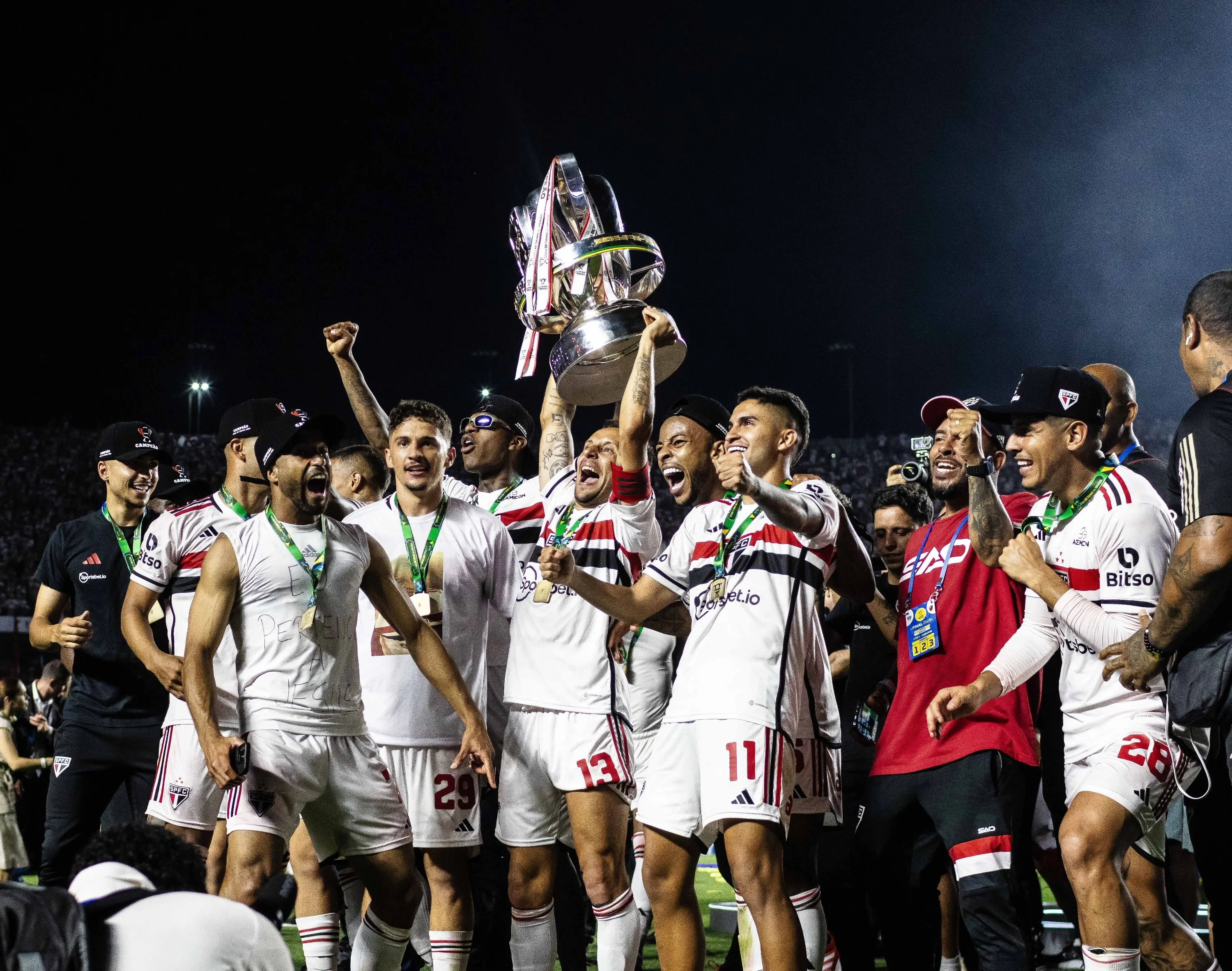 S&atilde;o Paulo defende r&oacute;tulo de campe&atilde;o de tudo em disputa de mais um t&iacute;tulo in&eacute;dito na Supercopa Rei