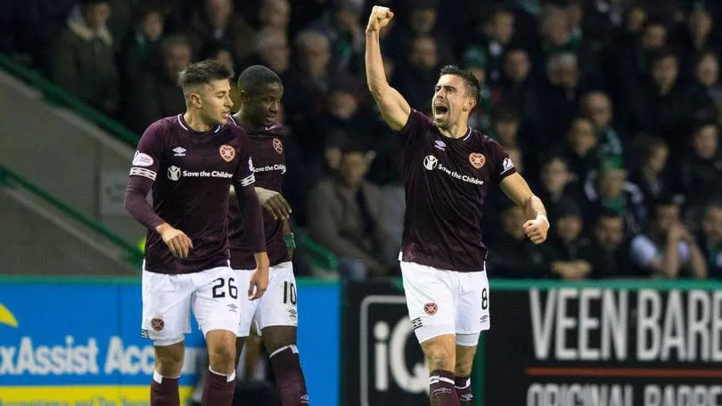 Gola&ccedil;o em cl&aacute;ssico vale mais: chute espetacular de Olly Lee d&aacute; vit&oacute;ria ao Hearts contra Hibernian