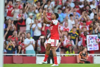 Dupla do Arsenal responde a rumores com atua&ccedil;&atilde;o decisiva antes de cl&aacute;ssico contra o City