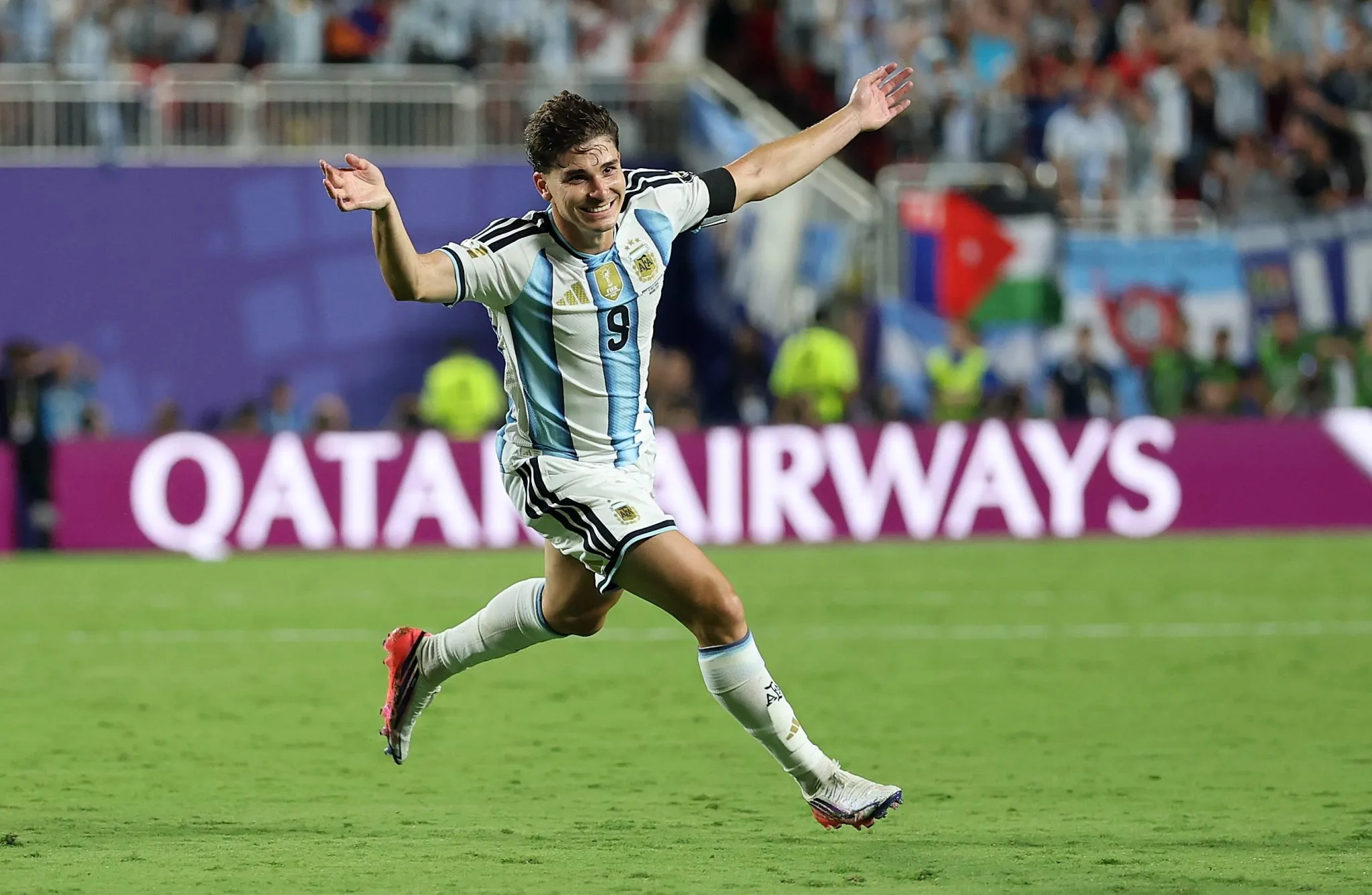 Julián Álvarez pela seleção argentina
