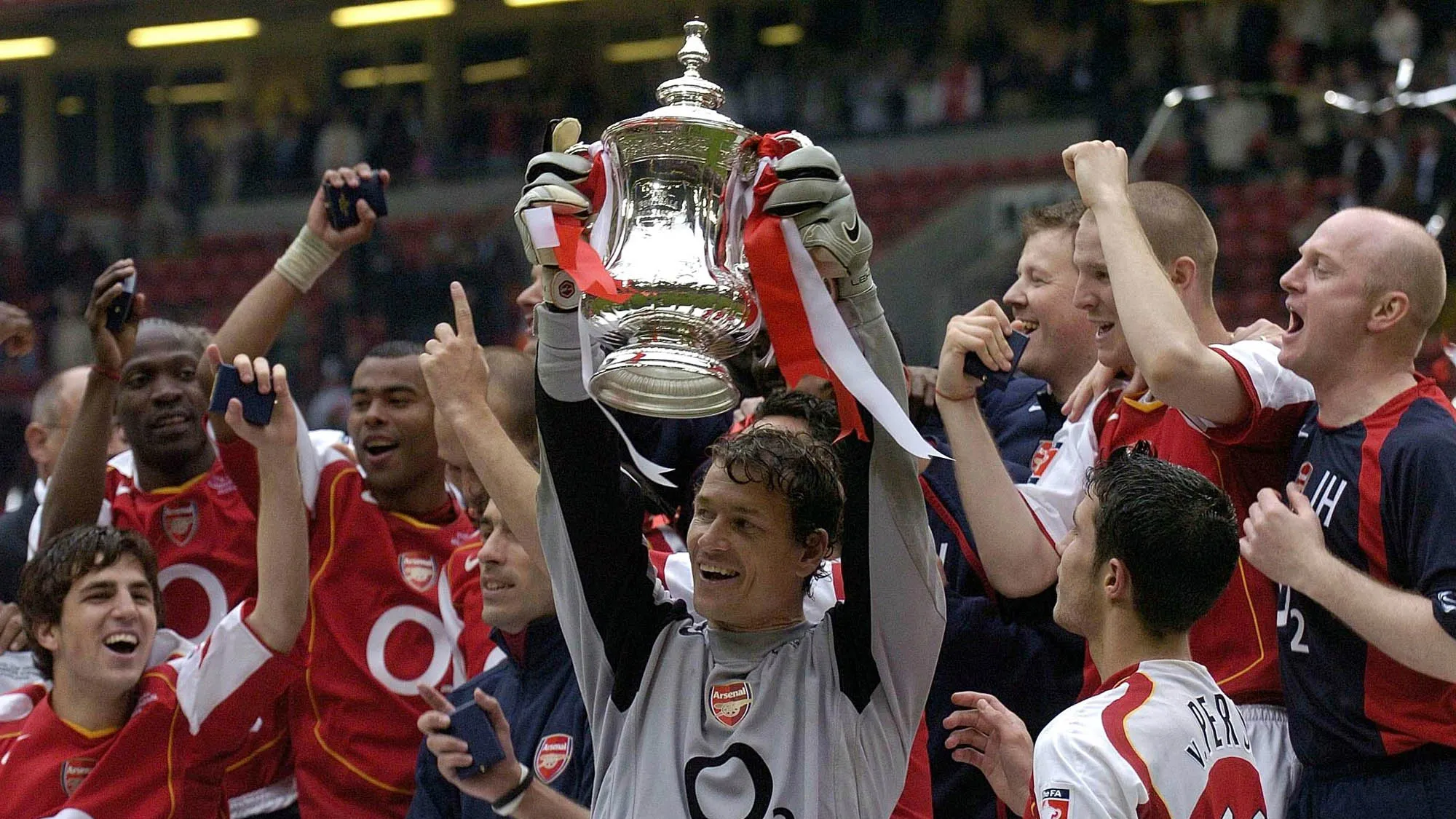 Este v&iacute;deo mostra como os nove anos de jejum do Arsenal duraram uma eternidade